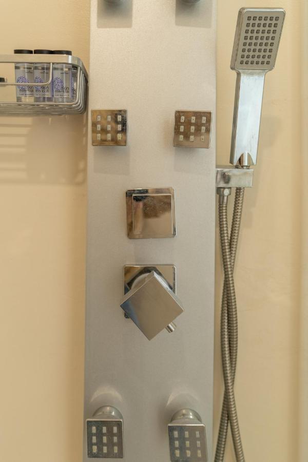 Dema Luxury - Perikleous E8 * Athens
